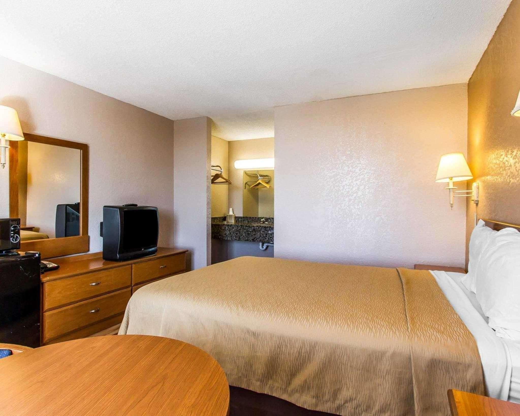 Econo Lodge Inn & Suites Near Bricktown Oklahoma City Exterior photo