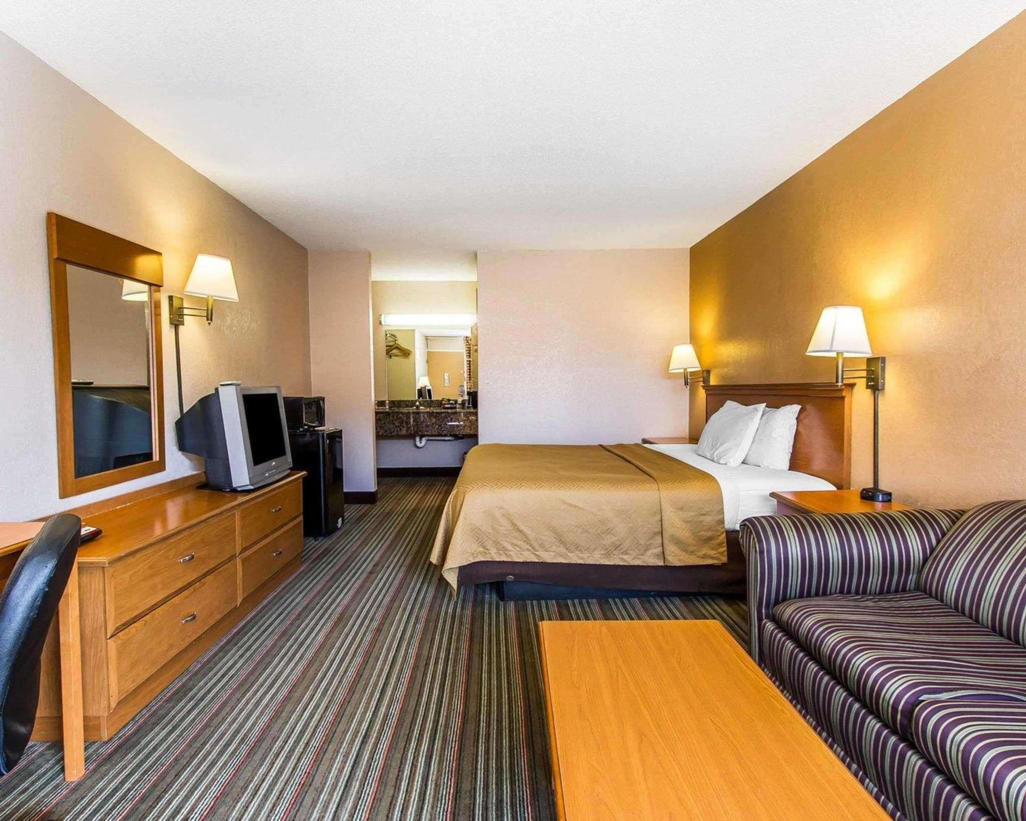 Econo Lodge Inn & Suites Near Bricktown Oklahoma City Exterior photo