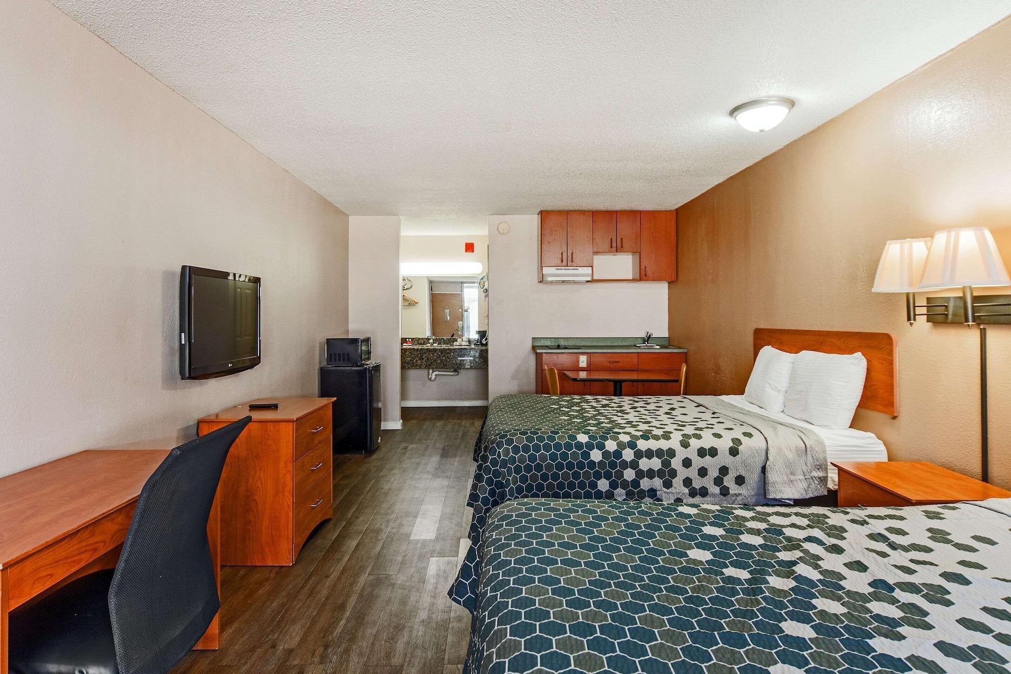 Econo Lodge Inn & Suites Near Bricktown Oklahoma City Exterior photo